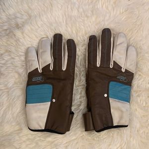 POW winter ski and snowboard gloves. Light/medium weight.